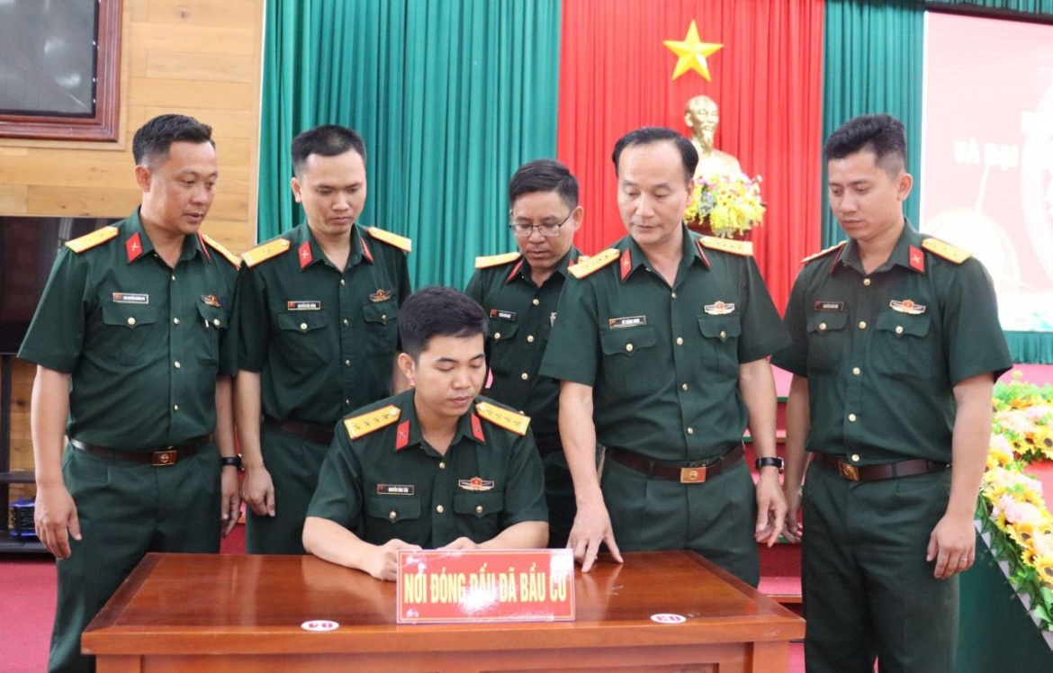 Công tác chuẩn bị cho ngày bầu cử được các đơn vị LLVT Quân khu 7 triển khai chu đáo
