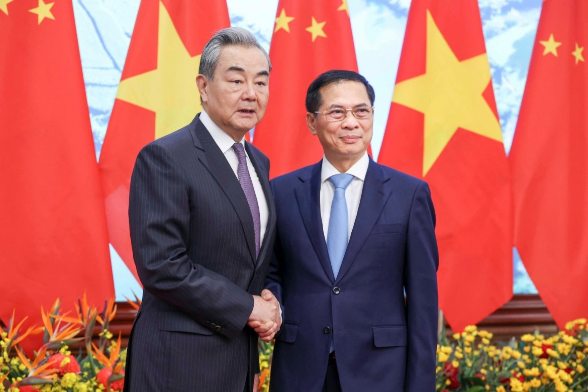 Phó Thủ tướng Chính phủ Bùi Thanh Sơn cùng Ủy viên Bộ Chính trị, Chủ nhiệm Văn phòng Ủy ban Công tác Đối ngoại Trung ương, Bộ trưởng Bộ Ngoại giao Trung Quốc Vương Nghị đồng chủ trì Phiên họp lần thứ 17 Ủy ban chỉ đạo hợp tác song phương Việt Nam - Trung Quốc. 
