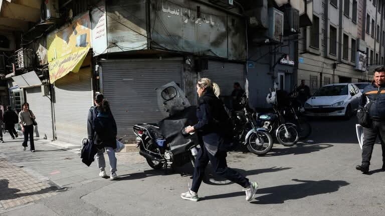 Cảnh tượng ở Tehran trong ngày bị Mỹ và Israel tấn công. Ảnh Reuters