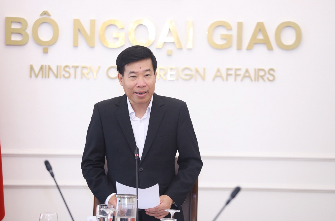 Thứ trưởng Nguyễn Mạnh Cường phát biểu tại cuộc họp.