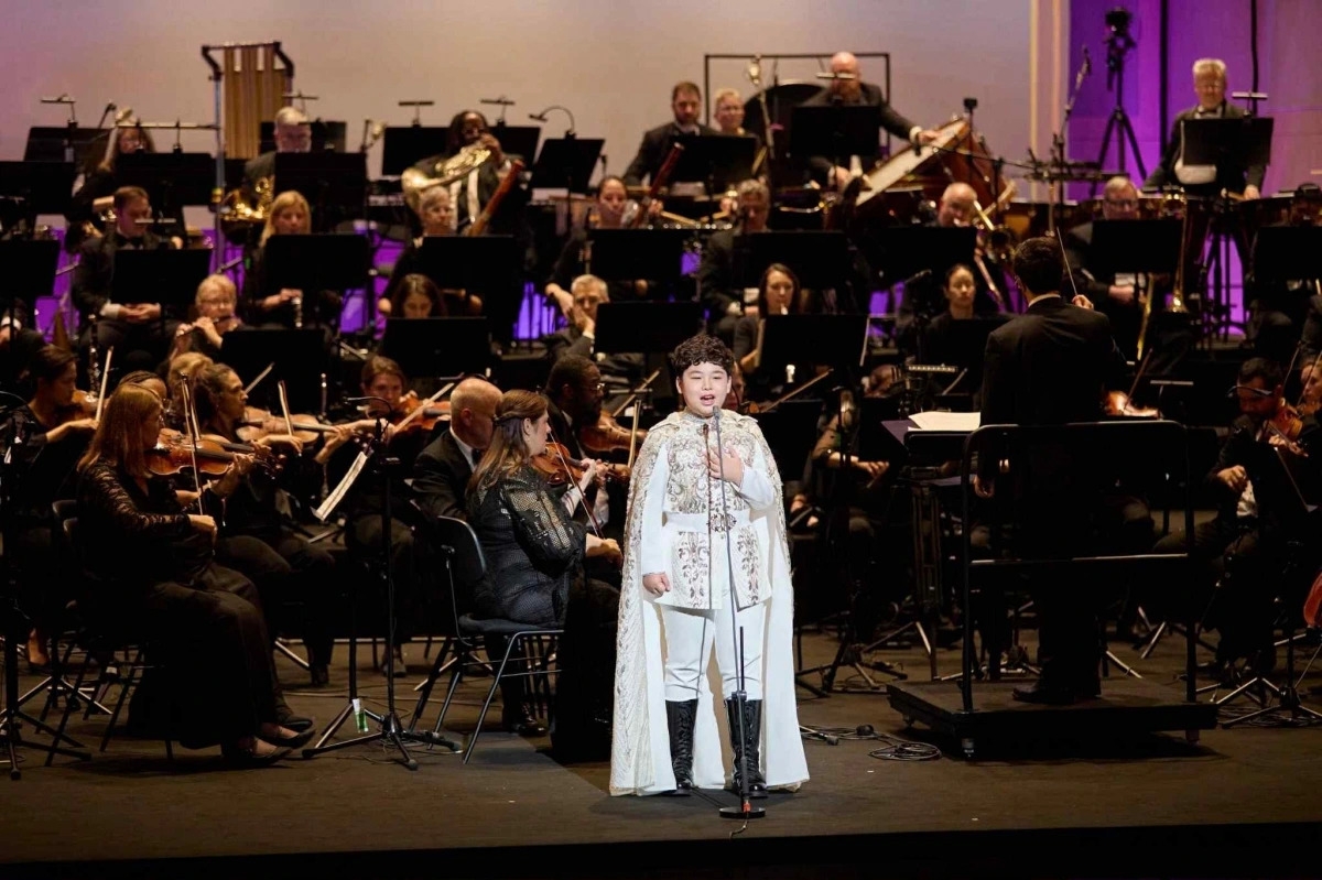 Dương Đức Hải hát với dàn nhạc giao hưởng Mỹ