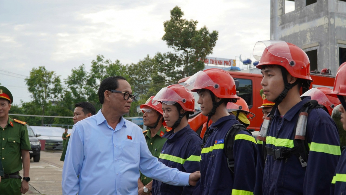 Đoàn công tác kiểm tra công tác sẵn sàng của lực lượng Phòng Cảnh sát PCCC&amp;CNCH Công an tỉnh An Giang phục vụ bầu cử.