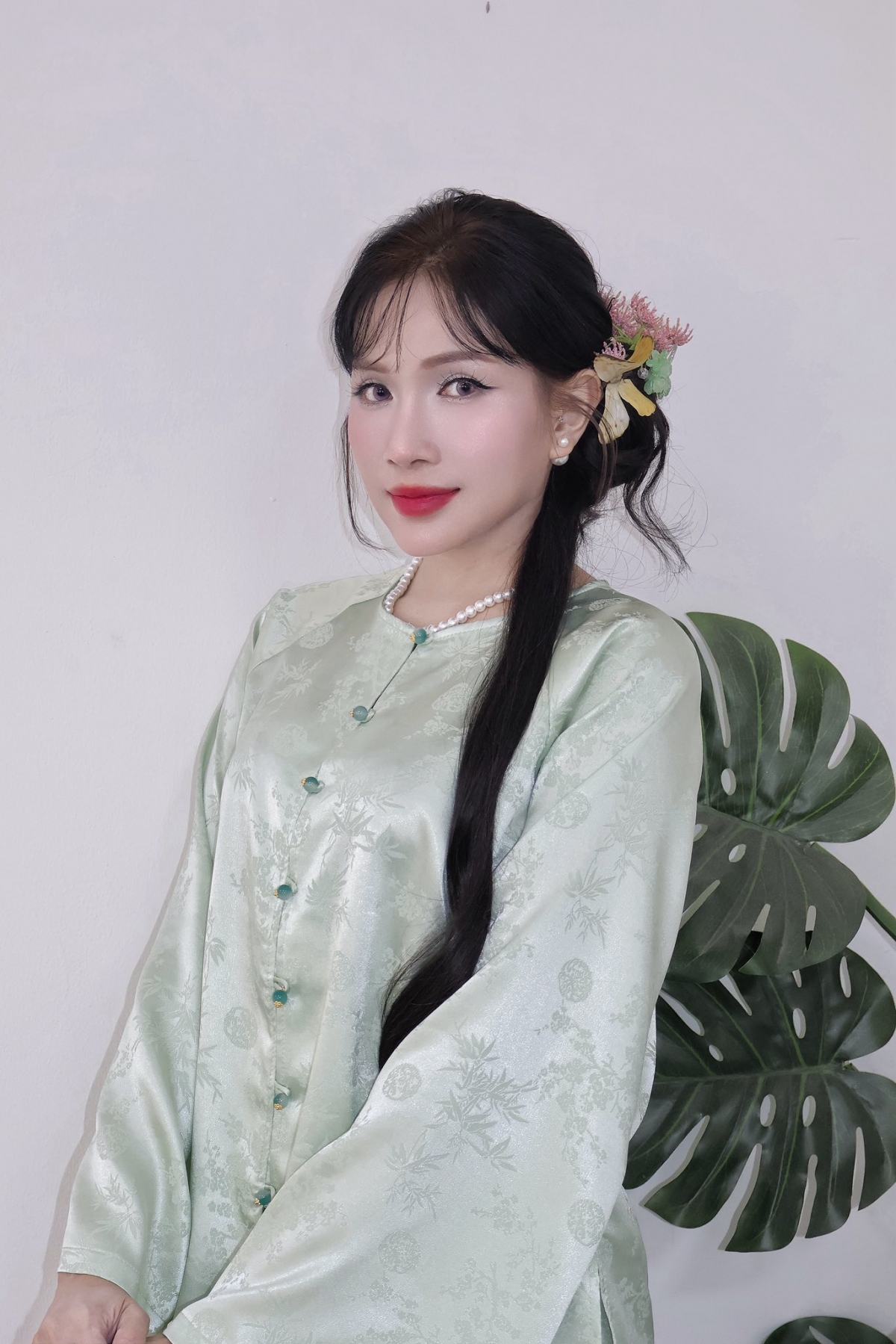 Về đời tư, Khả Như vướng tin đồn hẹn hò với diễn viên Huỳnh Phương. Cả hai thường xuất hiện cùng nhau trong nhiều sự kiện, chia sẻ nhiều khoảnh khắc thân mật và có những tương tác gần gũi trên mạng xã hội. Tuy vậy, họ vẫn chọn cách im lặng, không công khai chuyện tình cảm. Khả Như từng chia sẻ rằng cô hạn chế công khai chuyện cá nhân để tránh ảnh hưởng đến đời sống riêng và công việc.