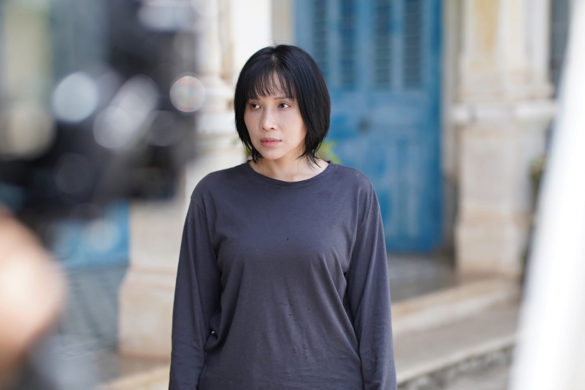 Trong vai Minh Như – người phụ nữ bị nhập trong Quỷ nhập tràng 1, Khả Như khiến khán giả ám ảnh bởi loạt phân đoạn nặng đô, từ ăn đồ sống đến những khoảnh khắc biến dạng tâm lý ghê rợn. Thành công của vai diễn không chỉ giúp phim lập kỷ lục doanh thu mà còn khiến hình ảnh Minh Như trở thành biểu tượng khó quên của dòng phim kinh dị Việt.