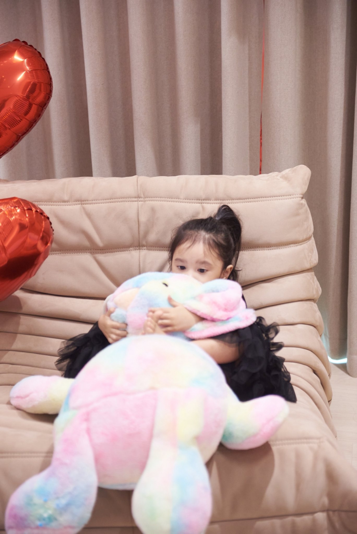 Bảo Anh cho biết cuộc sống của cô thay đổi hoàn toàn từ khi có con. Nữ ca sĩ thấy may mắn và hạnh phúc khi được làm mẹ. Với cô, mọi thứ đều như khởi đầu mới và cô học lại cách yêu thương chính mình cũng như mọi người xung quanh. Bảo Anh chia sẻ Misumi là cô bé hiểu chuyện, biết quan tâm đến mọi người.