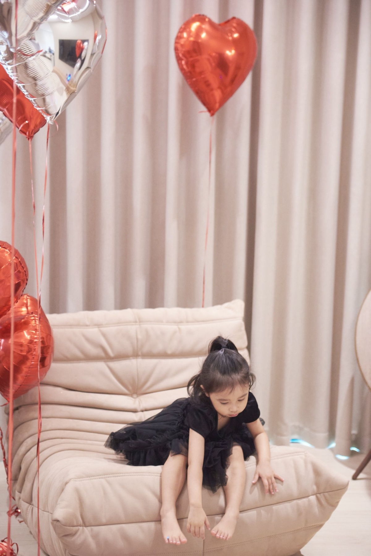 Dù làm mẹ đơn thân, Bảo Anh không cảm thấy phải một mình và không cần vất vả nuôi con, cô có gia đình, người thân và bạn bè hỗ trợ. Trên trang cá nhân, Bảo Anh thường xuyên chia sẻ những khoảnh khắc hạnh phúc bên con gái. 