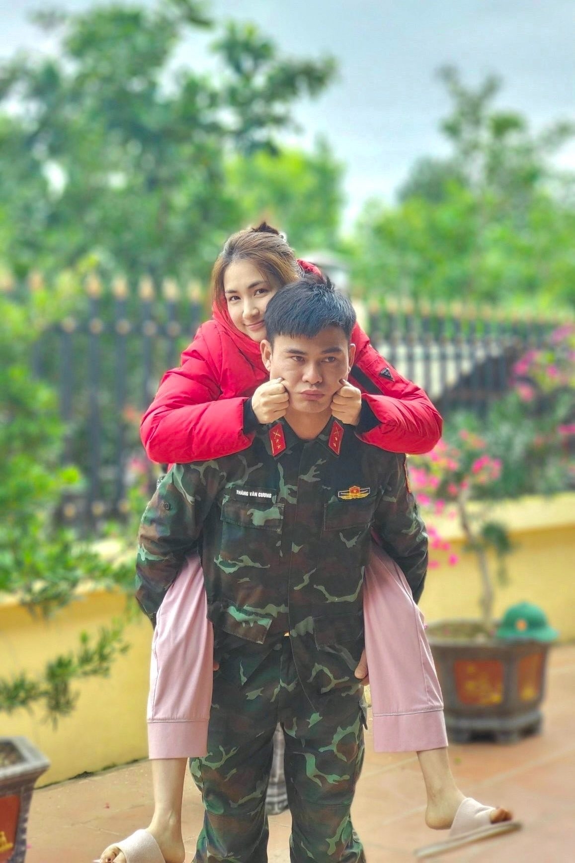 Hòa Minzy tình cảm bên bạn trai Thăng Văn Cương. Ảnh: FBNV