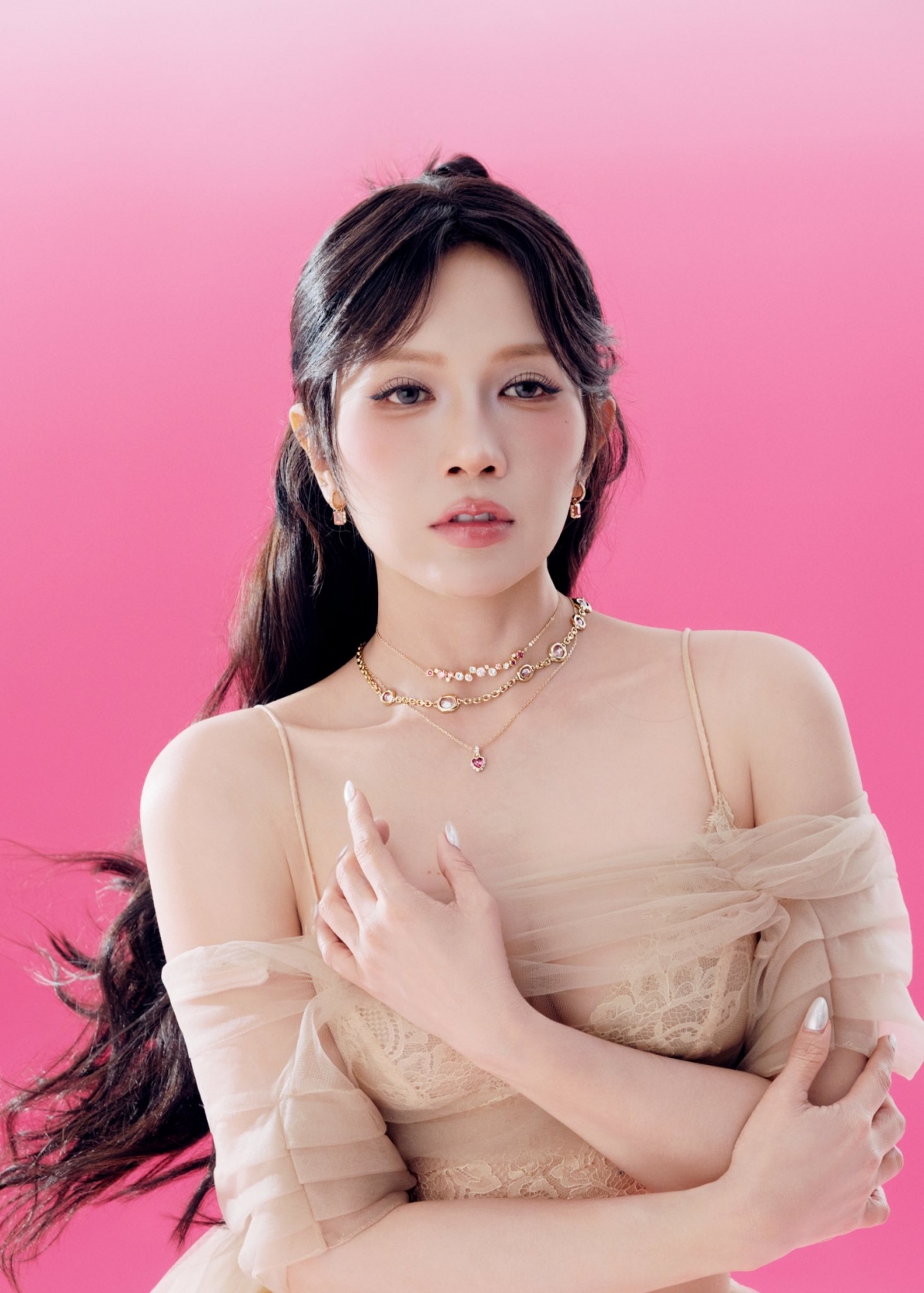 Không chỉ ghi điểm ở khả năng diễn xuất, Khả Như còn gây ấn tượng mạnh với nhan sắc đời thường, thậm chí được nhận xét là xinh đẹp hơn nhiều so với trên màn ảnh. Sở hữu vóc dáng cân đối, gợi cảm giúp cô tự tin chinh phục nhiều phong cách thời trang khác nhau.