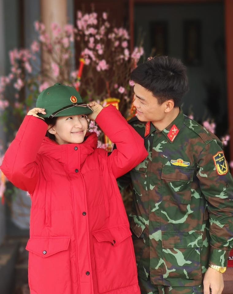 Hòa Minzy và Thăng Văn Cương quen biết nhau khi cùng tham gia chương trình Sao nhập ngũ