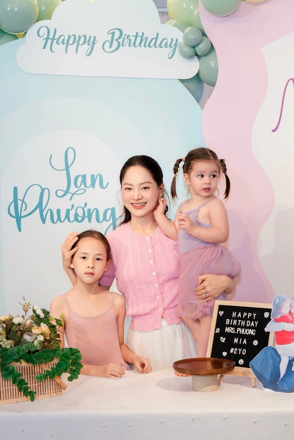 Lan Phương tổ chức sinh nhật chung với con gái nhỏ Mia hôm 5/3 tại quán kid cafe do cô làm chủ.