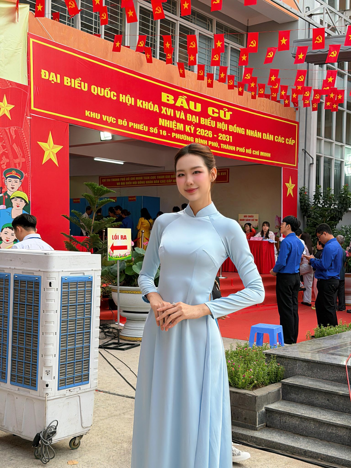 Hoa hậu Bảo Ngọc chia sẻ: "Tự hào thực hiện quyền công dân tại buổi bầu cử Đại biểu Quốc hội khóa XVI, nhiệm kỳ 2026 - 2031. Mỗi lá phiếu là một niềm tin gửi gắm vào tương lai. Cả nhà mình cùng đi bầu để lan tỏa tinh thần đoàn kết nha".