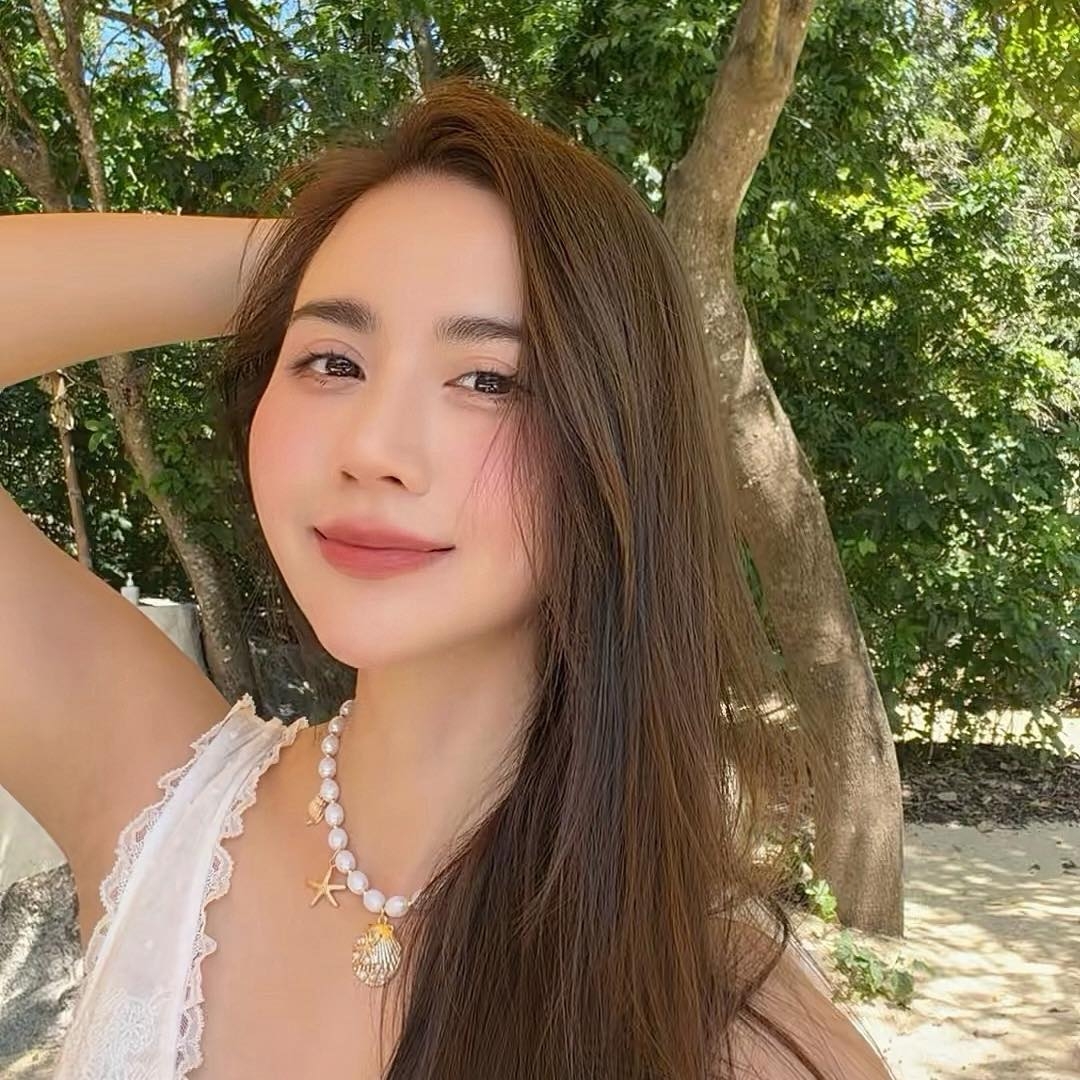 Phan Minh Huyền khoe nhan sắc quyến rũ khi đi du lịch biển.