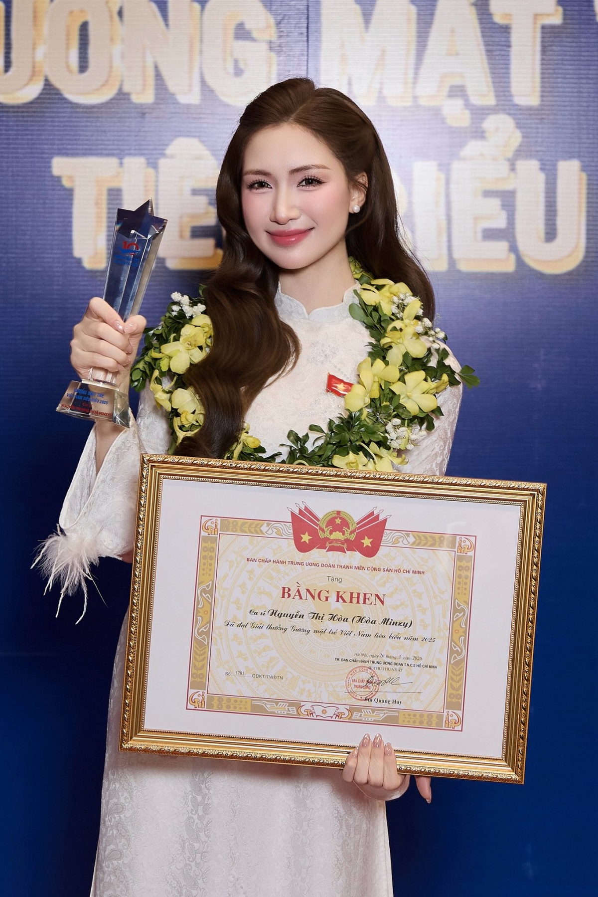 Sao Việt 27/3: Hòa Minzy bày tỏ niềm xúc động và tự hào khi được xướng tên trong danh sách 10 Gương mặt trẻ Việt Nam tiêu biểu năm 2025 ở lĩnh vực văn hóa nghệ thuật, coi đây là cột mốc ý nghĩa nhất sự nghiệp.