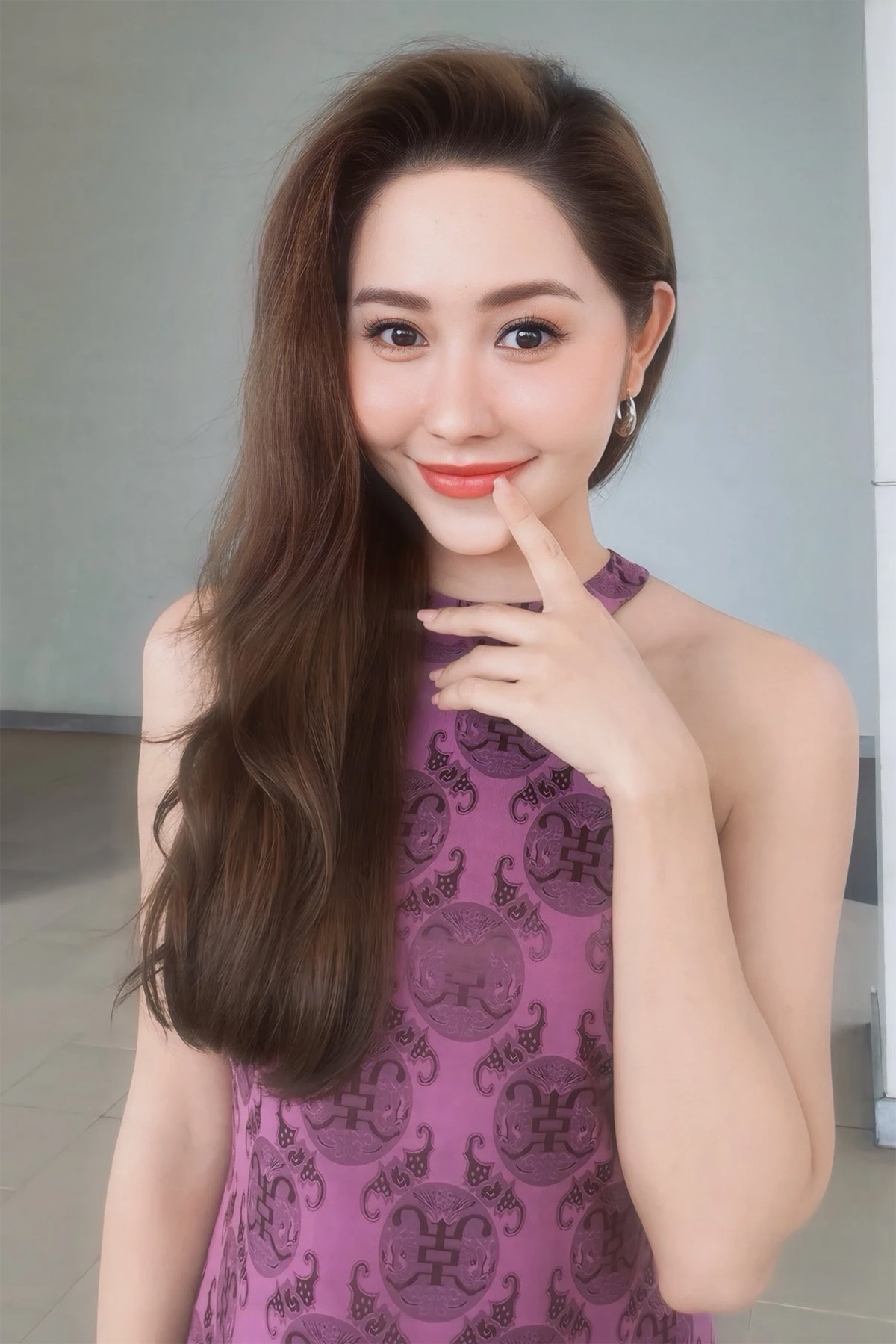 Nữ diễn viên Tường Vi chia sẻ, để đạt được kết quả mong muốn, cô đã trải qua 3 lần phẫu thuật để sửa lại mũi.