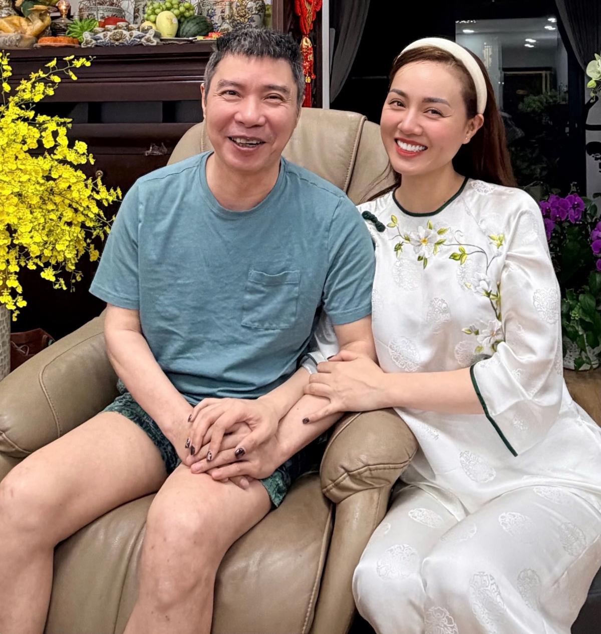 Sao Việt 14/3: Ngọc Hà – vợ NSND Công Lý – gây chú ý khi chia sẻ việc thử sức với công việc tiếp thị liên kết trên mạng xã hội và kiếm hơn 31 triệu đồng sau khoảng hai tháng. Trước một số ý kiến trái chiều, cô đăng tâm thư khẳng định kiếm tiền bằng công sức lao động của mình và không thấy có gì phải xấu hổ với công việc đang làm.