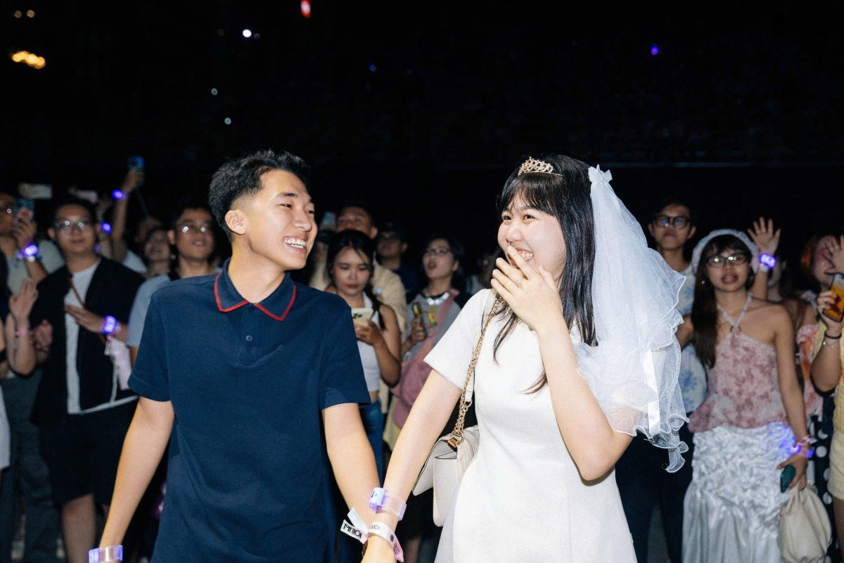 Fan cầu hôn trong concert của Hoàng Dũng