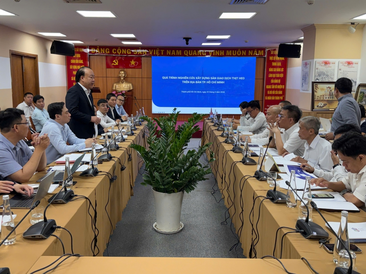 Cục trưởng Trần Hữu Linh cho rằng, việc gắn niêm yết với truy xuất nguồn gốc không chỉ nâng cao chất lượng giao nhận, bảo đảm an toàn thực phẩm mà còn góp phần điều tiết cung - cầu, từng bước hình thành mặt bằng giá minh bạch cho thị trường.
