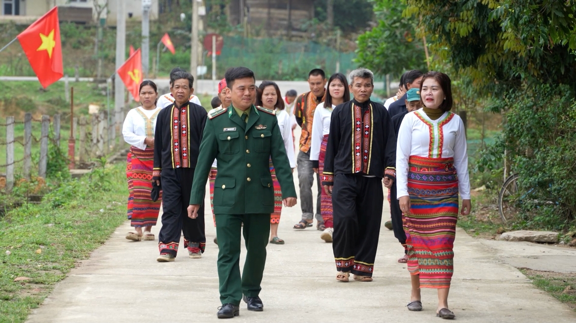 Không khí gần ngày bầu cử ở bản Rào Tre. (Ảnh: Bá Thăng).