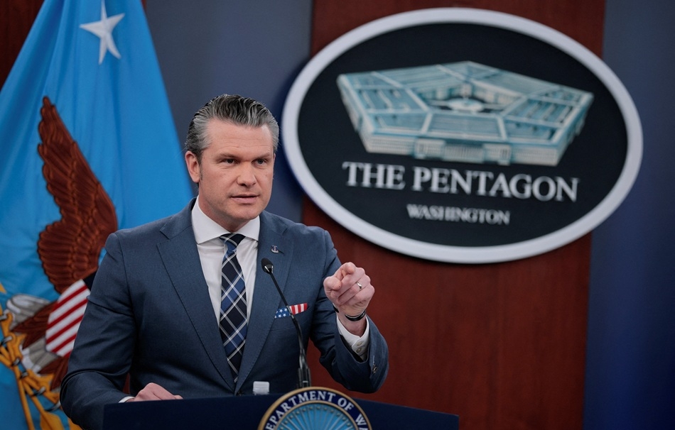 Bộ trưởng Quốc phòng Mỹ Pete Hegseth trong cuộc họp báo tại Lầu Năm Góc. Ảnh: Reuters