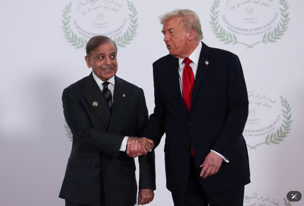 Thủ tướng Pakistan Shehbaz Sharif và Tổng thống Mỹ Donald Trump. Ảnh: Reuters