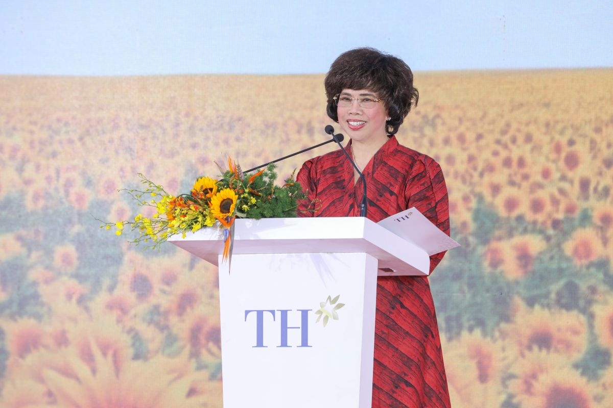 Anh hùng Lao động Thái Hương - Chủ tịch Hiệp hội Nữ Doanh nhân Việt Nam, Nhà sáng lập, Chủ tịch Hội đồng Chiến lược Tập đoàn TH phát biểu cảm ơn sự quan tâm hỗ trợ của lãnh đạo Trung ương và TP. Hồ Chí Minh