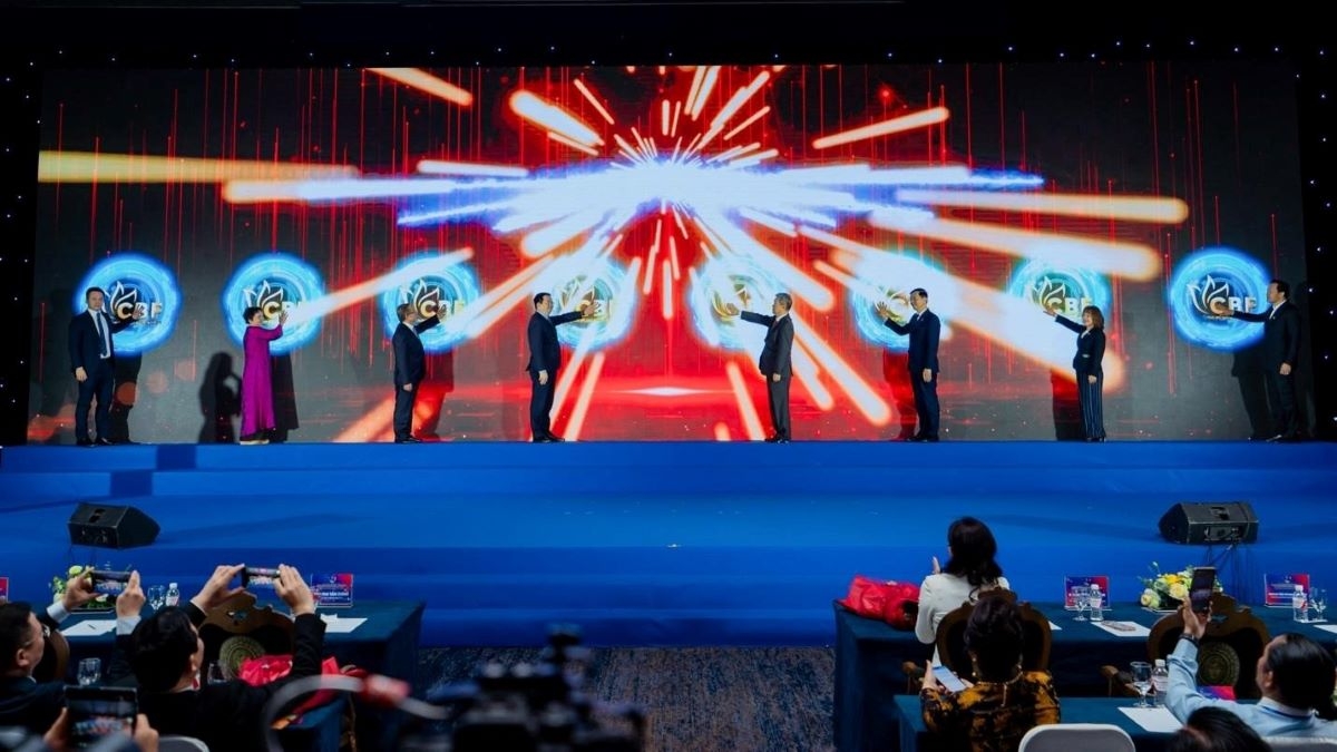 Tại diễn đàn, các đại biểu thực hiện nghi thức cam kết thực thi Bộ giá trị Văn hóa Kinh doanh Việt Nam