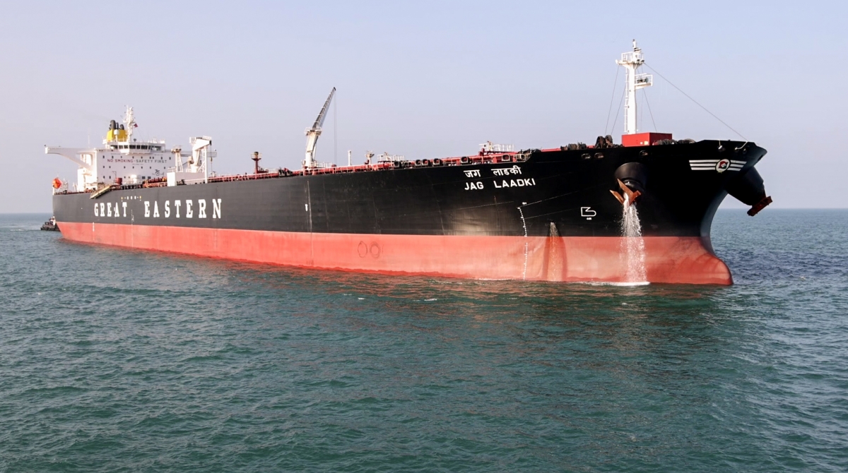 Tàu Jag Laadki mang cờ Ấn Độ, chở khoảng 80.886 tấn dầu thô có nguồn gốc từ UAE, đã cập cảng Adani Ports Mundra ngày 18/3. Ảnh: ANI