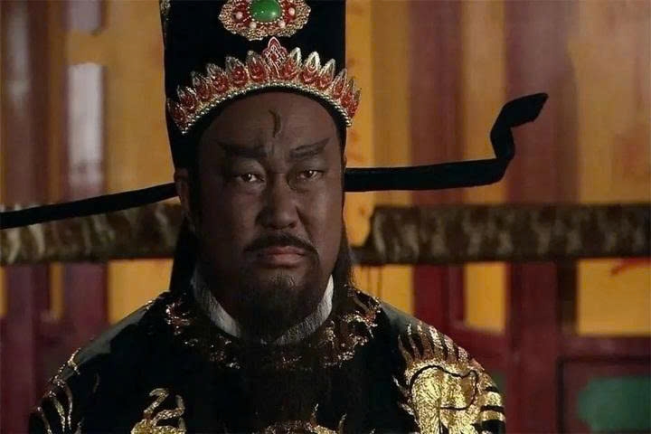 Bao Công thường được miêu tả với gương mặt đen và có vầng trăng trên trán