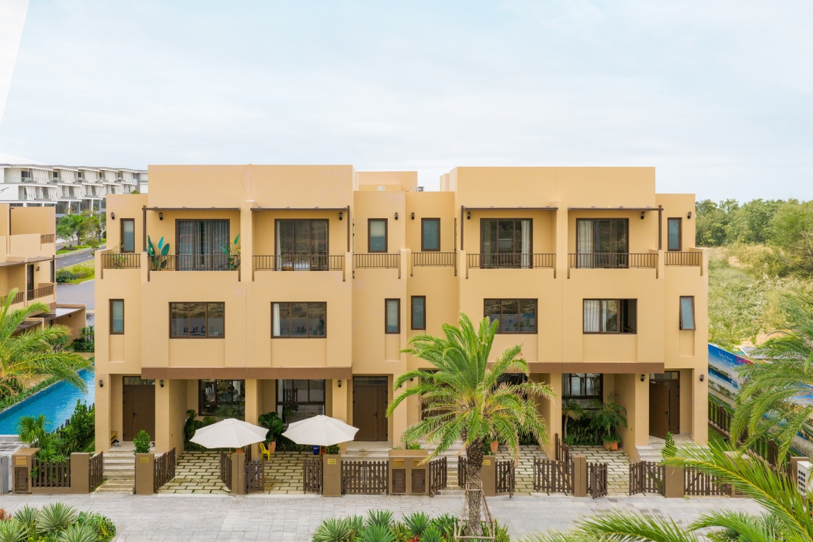 Cụm nhà mẫu Maroc gây ấn tượng với kiến trúc đồng bộ, giàu tính thẩm mỹ