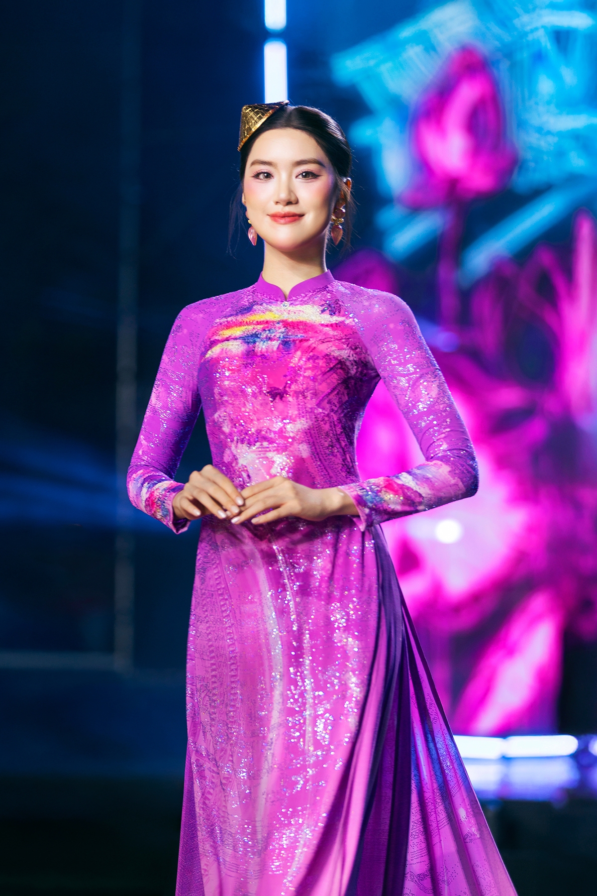 Tại Lễ hội Áo dài Thành phố Hồ Chí Minh lần thứ 12, bộ sưu tập “Việt Nam Gấm Hoa – Di sản Bắc Bộ” được Ban Tổ chức giao thực hiện và trình diễn trong đêm khai mạc.