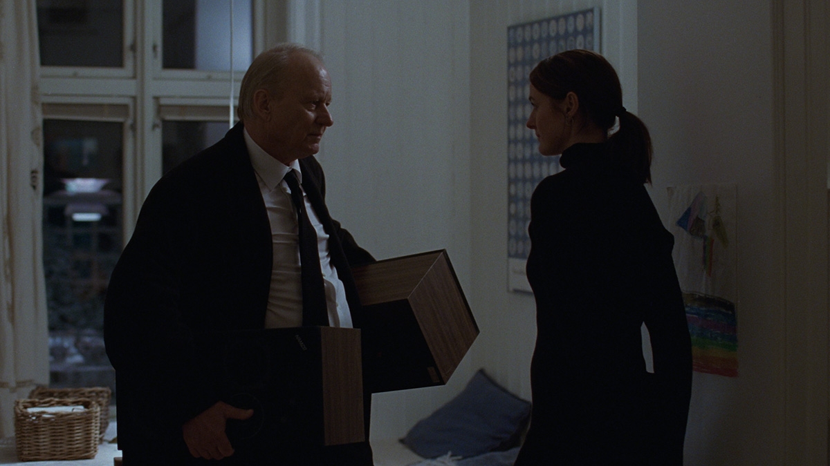 "Sentimental Value" được giới phê bình đánh giá cao nhờ cách kể chuyện nhẹ nhàng nhưng giàu chiều sâu tâm lý.