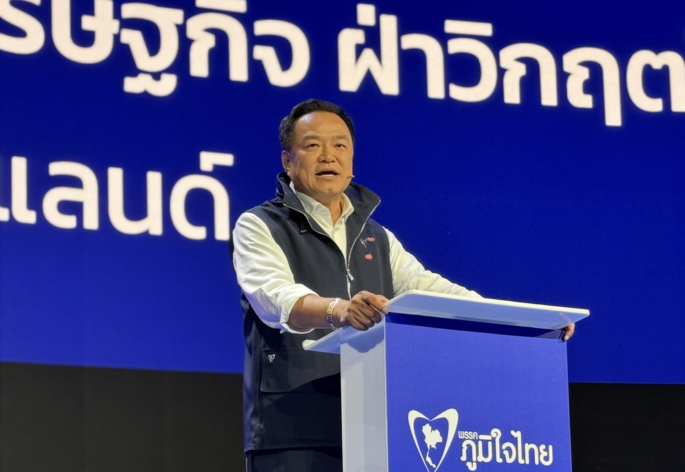 Thủ tướng lâm thời Thái Lan Anutin Charnvirakul phát biểu tại một cuộc vận động tranh cử của đảng Tự hào Thái. Ảnh: VOV Bangkok