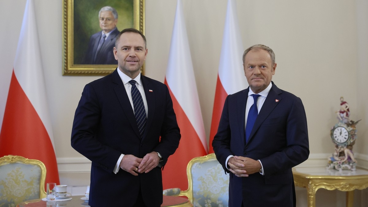 Tổng thống Ba Lan Karol Nawrocki và Thủ tướng Ba Lan Donald Tusk. (Ảnh: Newsweek)