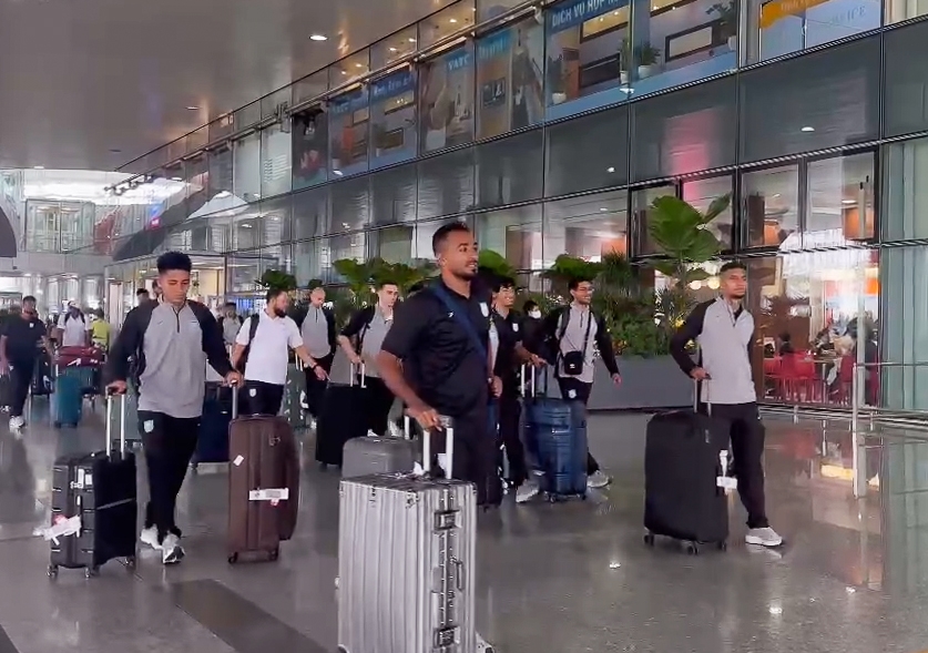 ĐT Bangladesh tới Hà Nội. (Ảnh: VFF)