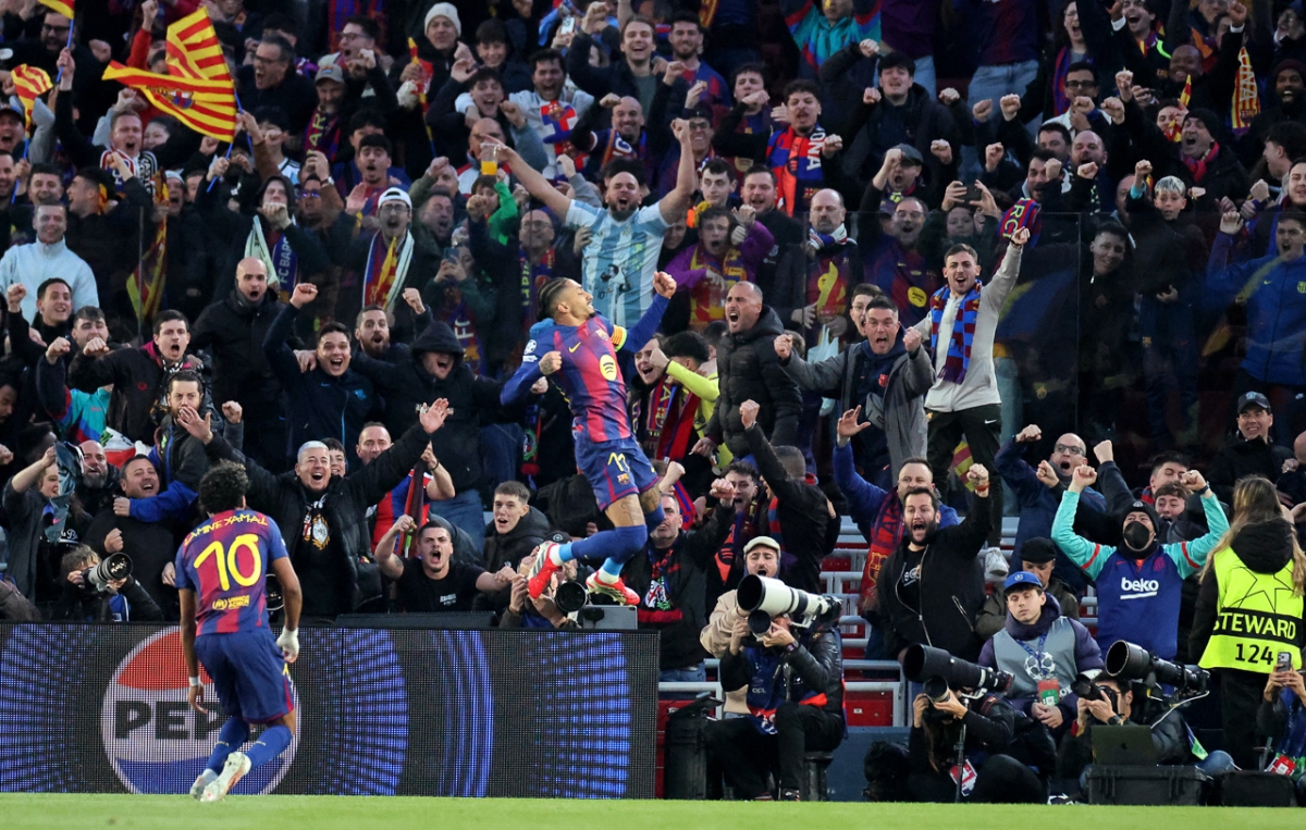 Raphinha ghi bàn mở tỉ số (Ảnh: Rẹuters)