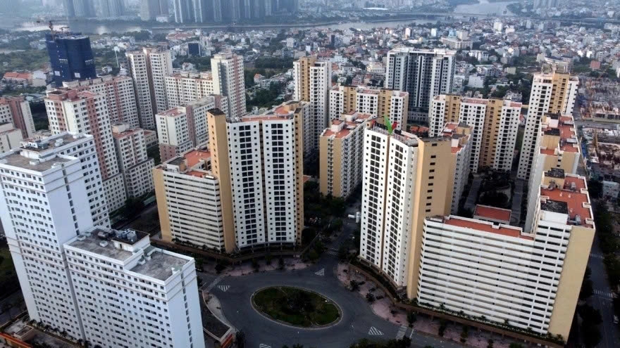 Dư nợ tín dụng cao hơn nguồn vốn huy động tạo áp lực lên thanh khoản hệ thống ngân hàng, khiến cơ quan điều hành khó có dư địa mở tín dụng mạnh trở lại, đặc biệt những lĩnh vực bất động sản, chứng khoán...