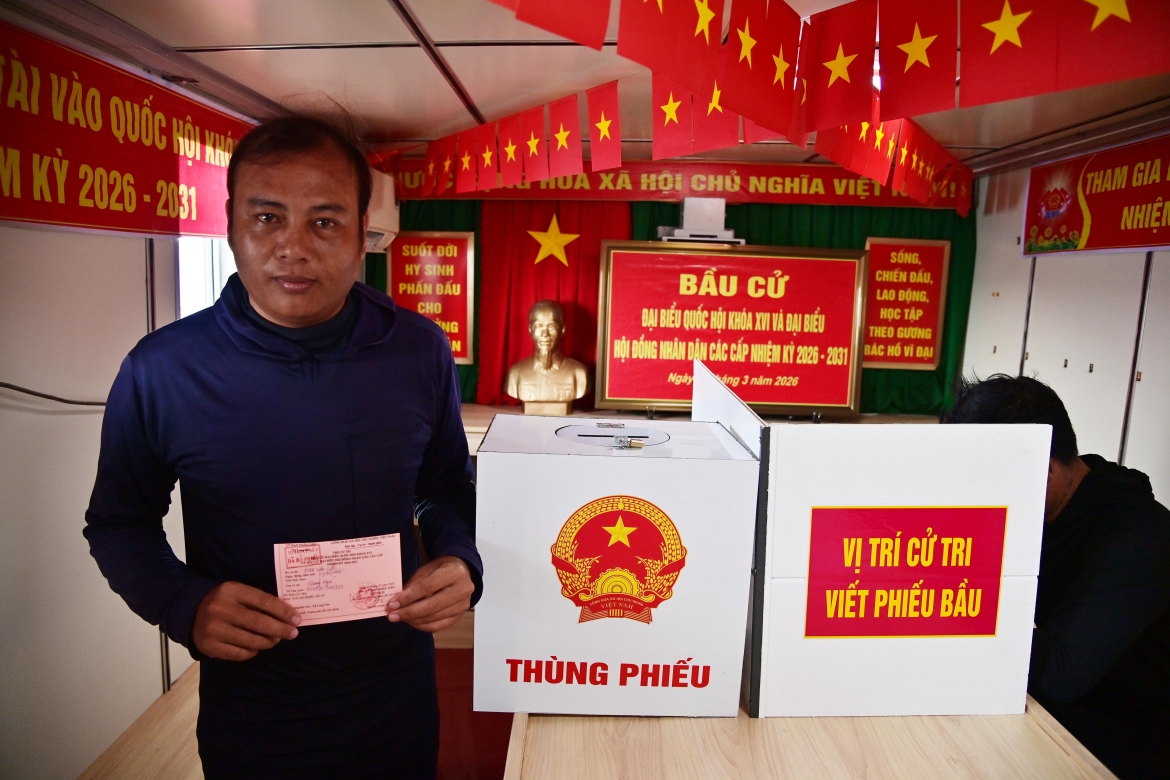 Cử tri Đinh Văn Lực, Thuyền trưởng tàu cá Qng96435TS hoàn thành bầu cử