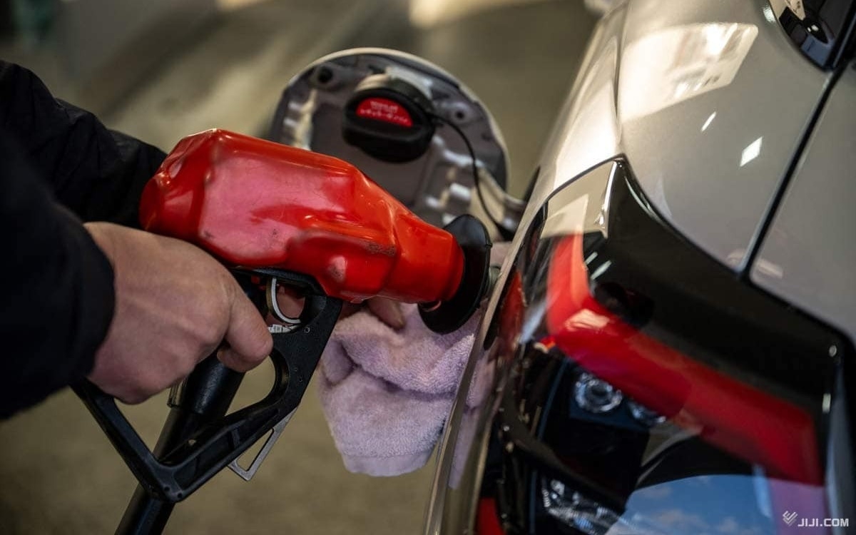 (Ảnh minh họa về bơm xăng)