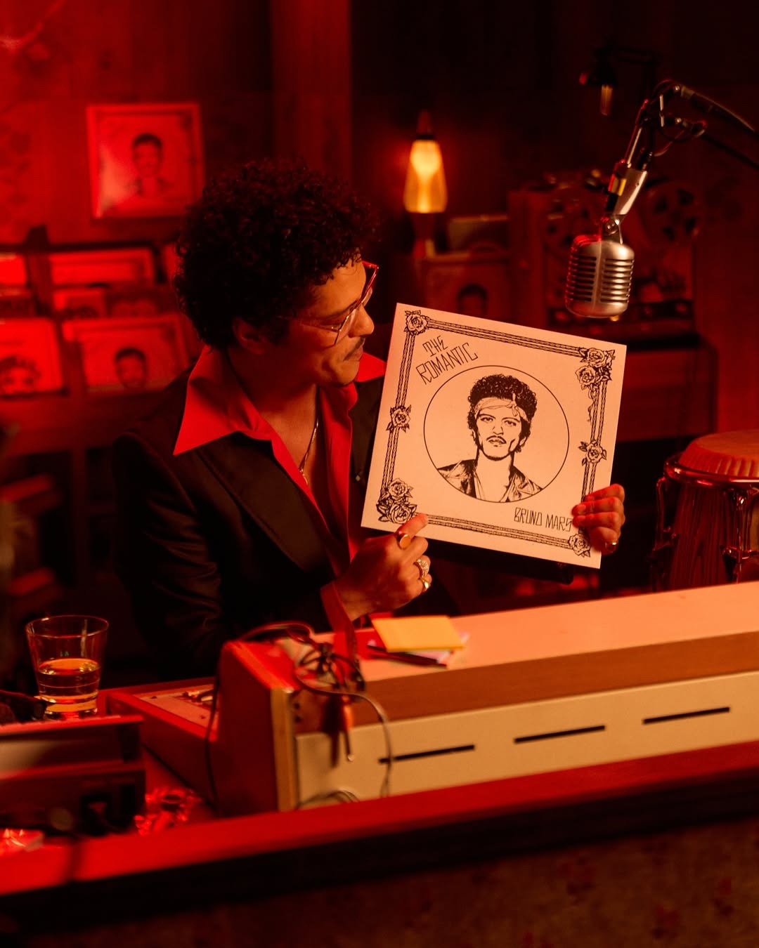 Bruno Mars trở lại sau gần một thập kỷ với album phòng thu mới mang tên "The Romantic".