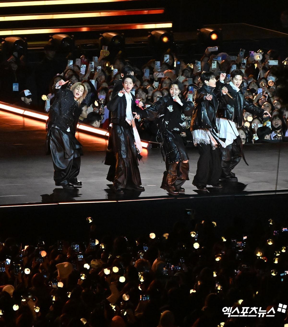 Đêm diễn tại Gwanghwamun Square khép lại bằng hình ảnh bùng nổ, khẳng định sức hút toàn cầu của BTS