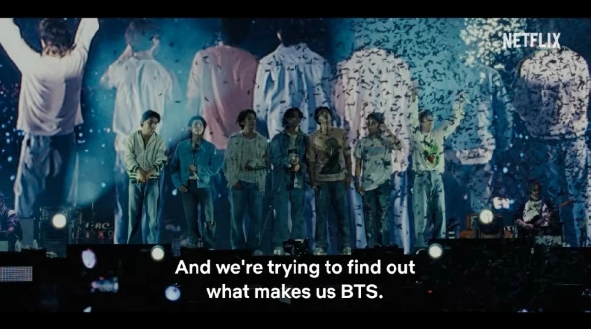 Hình ảnh quay bằng máy mini mang phong cách VHS tạo nên cảm giác chân thực, gần gũi hiếm thấy. (Ảnh: Netflix)