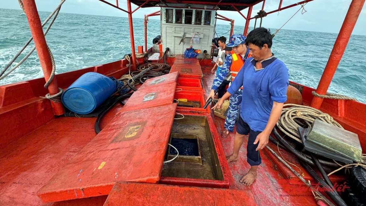 Chính phủ nghiêm cấm các hành vì buôn lậu, gian lận thương mại, vận chuyển trái phép xăng dầu qua biên giới, vi phạm pháp luật trong xuất khẩu, nhập khẩu xăng dầu