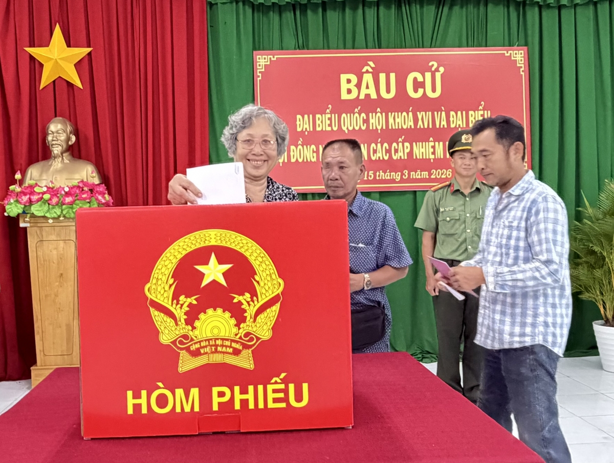 Cử tri thành phố Cần Thơ phấn khởi, tích cực hưởng ứng ngày bầu cử với tinh thần trách nhiệm cao