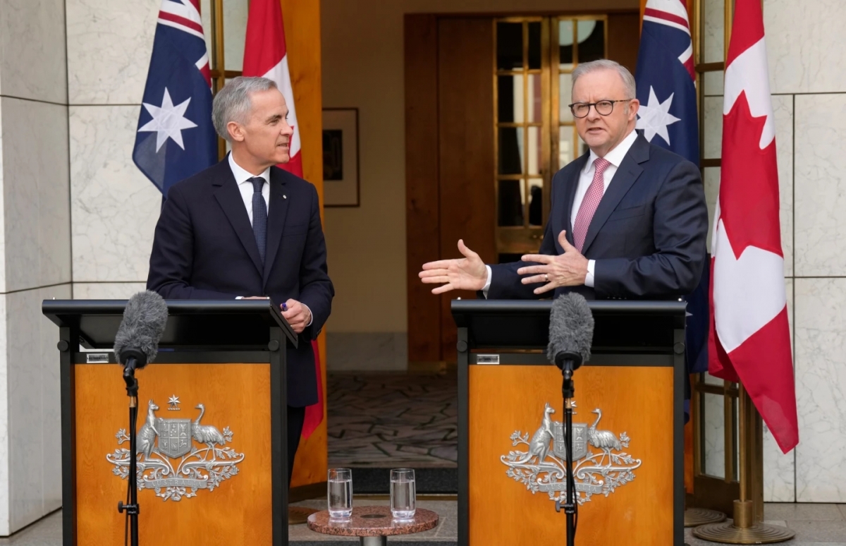 Hai Thủ tướng Australia và Canada Mark Carney trong cuộc họp báo chung tại Tòa nhà Quốc hội tại Canberra (Australia). Ảnh: AP