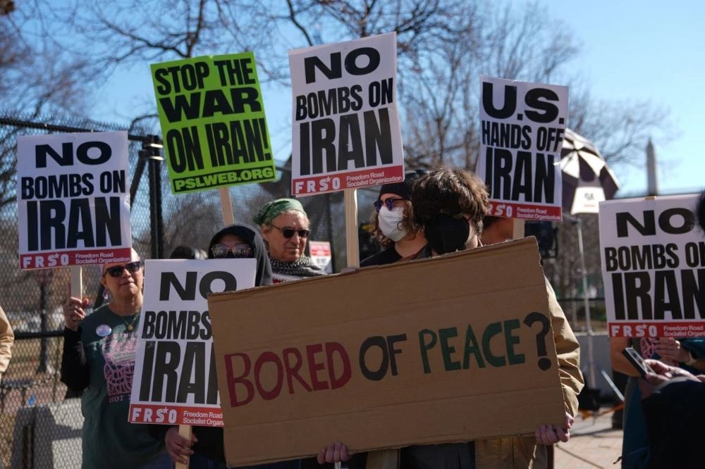 Tại thủ đô Washington D.C (Mỹ), người biểu tình phản đối chiến dịch quân sự của Mỹ và Israel nhằm vào Iran. Ảnh: AP.