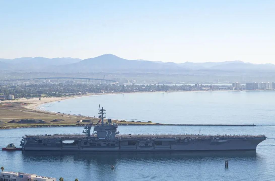 Tàu sân bay USS Abraham Lincoln của Mỹ. Ảnh: AP