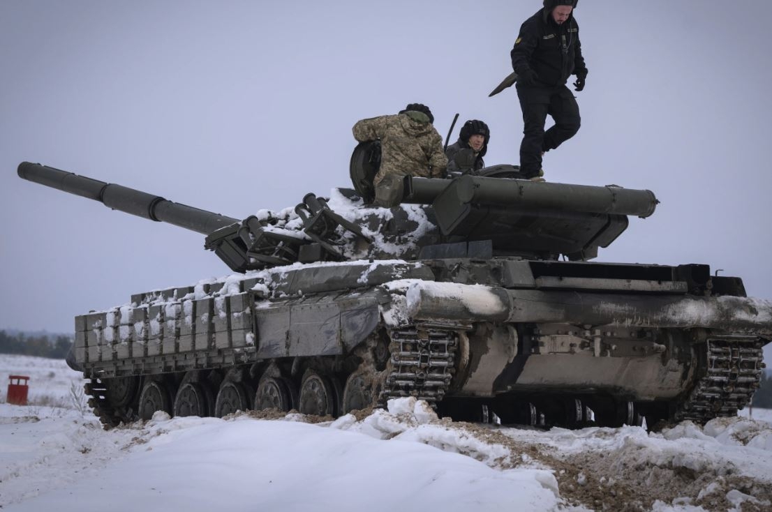 Binh sỹ Ukraine tham gia một cuộc tập trận. Ảnh: AP