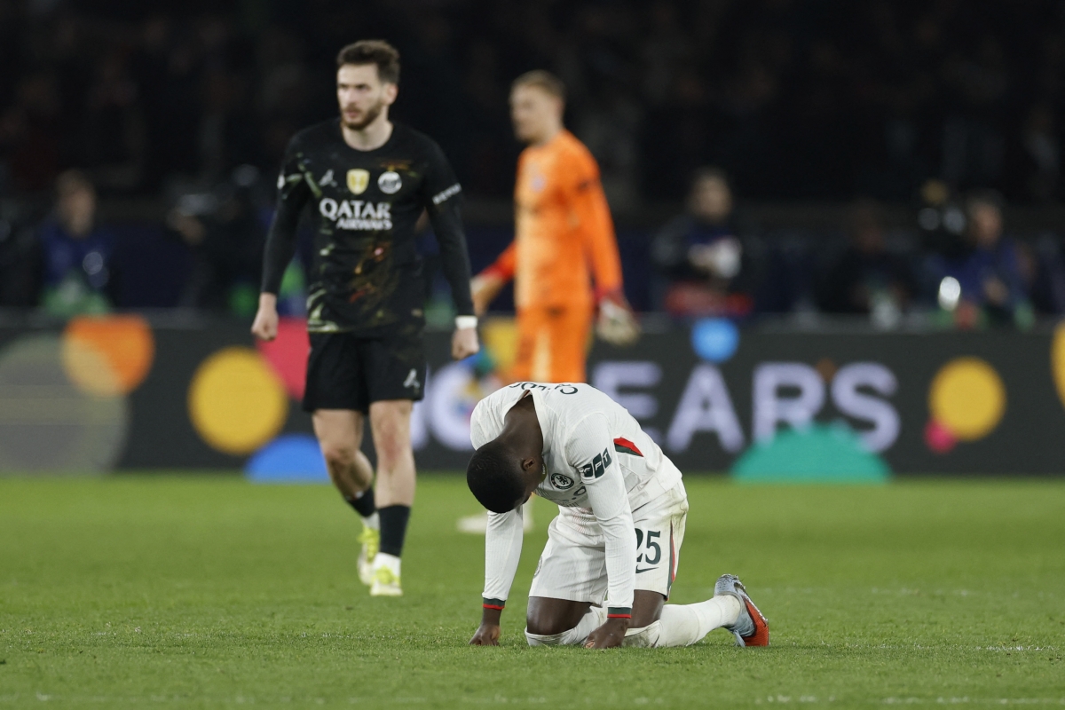 Cầu thủ Chelsea thất vọng sau trận thua PSG. (Ảnh: Reuters). 