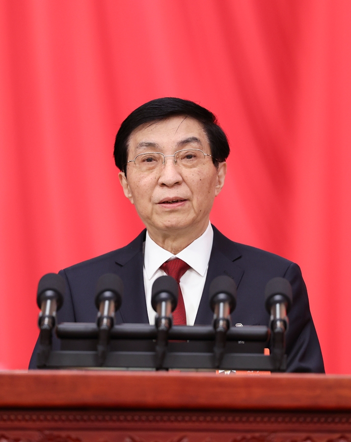 Chủ tịch Chính hiệp Trung Quốc Vương Hộ Ninh trình bày báo cáo công tác của Chính hiệp. Ảnh Tân Hoa Xã