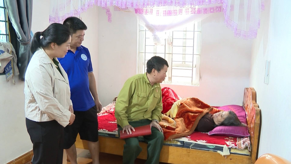 Cán bộ thôn Mạ 2 đã đến gia đình bà Nguyễn Thị Hải thăm hỏi, lấy ý kiến gia đình để đưa ra phương án phù hợp nhất, đảm bảo để bà Hải được thực hiện quyền công dân của mình.
